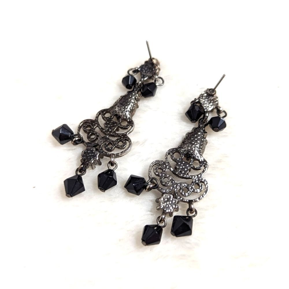 Vintage Black Bead and Antiqued Silvertone Chandelier Pierced Earrings - Picture 9 of 10